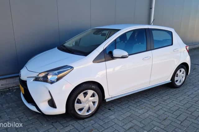 Toyota Yaris (2018) thumbnail 4