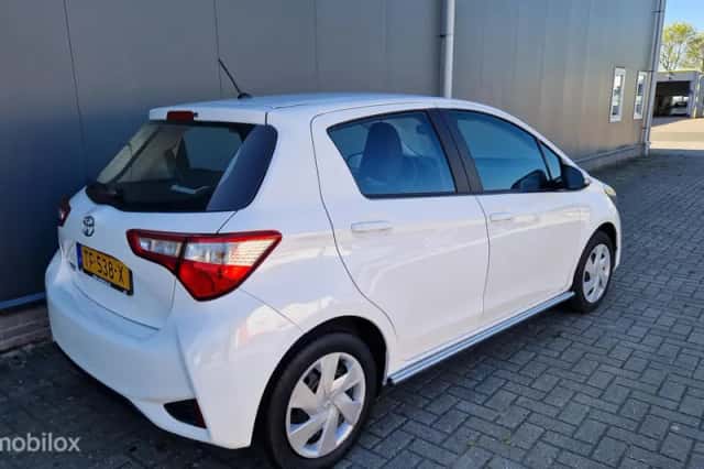 Toyota Yaris (2018) thumbnail 5