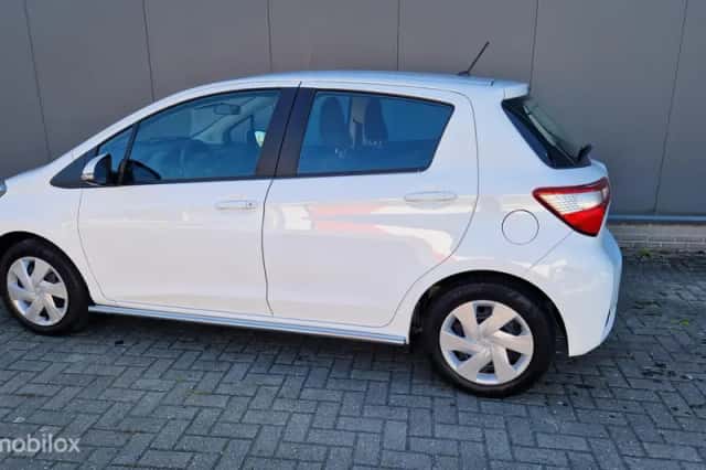 Toyota Yaris (2018) thumbnail 6