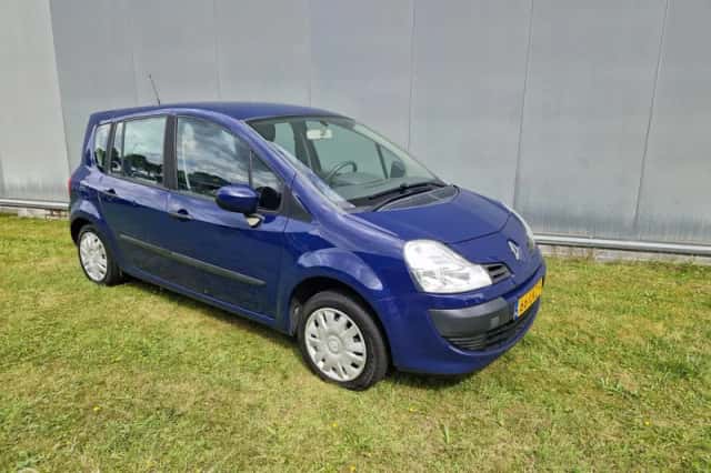 Renault Modus (2010) thumbnail 1