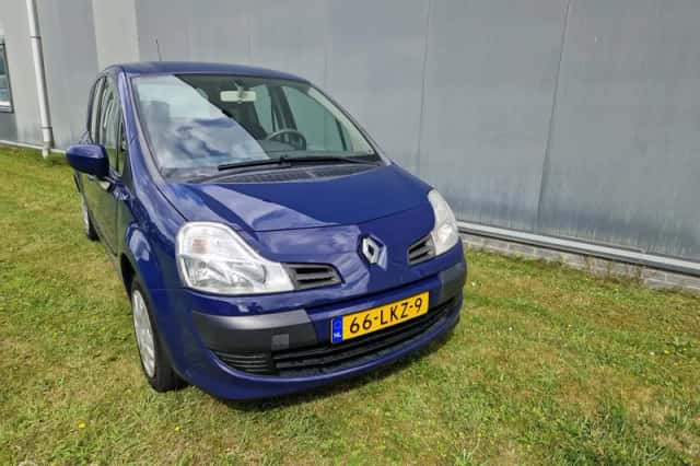Renault Modus (2010) thumbnail 2
