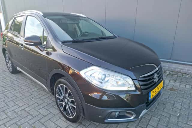 Suzuki SX4 S-Cross (2013) thumbnail 1
