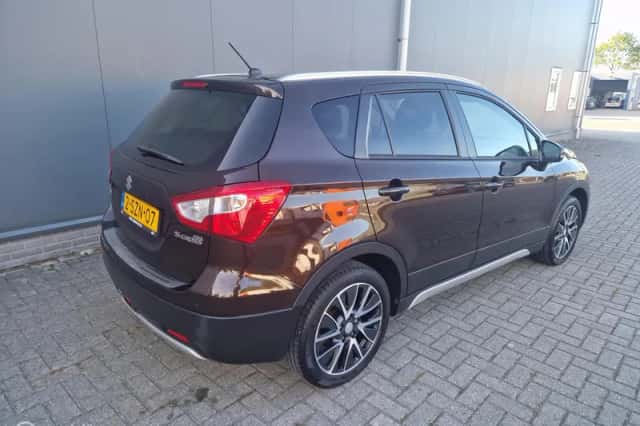 Suzuki SX4 S-Cross (2013) thumbnail 2