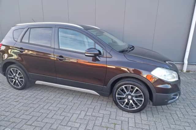 Suzuki SX4 S-Cross (2013) thumbnail 4