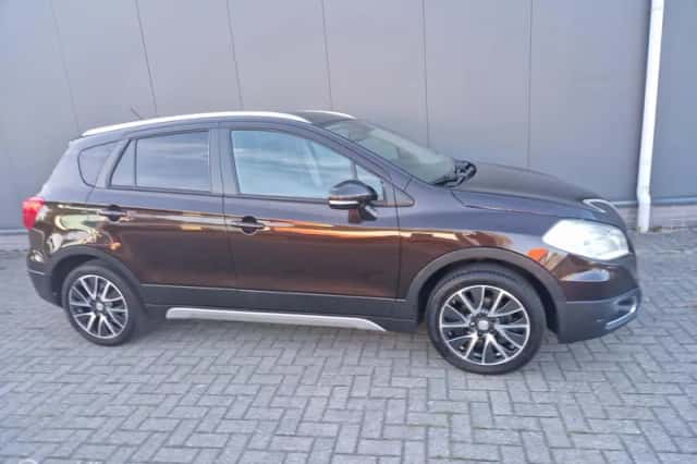 Suzuki SX4 S-Cross (2013) thumbnail 5
