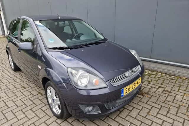 Ford Fiesta (2007) thumbnail 2
