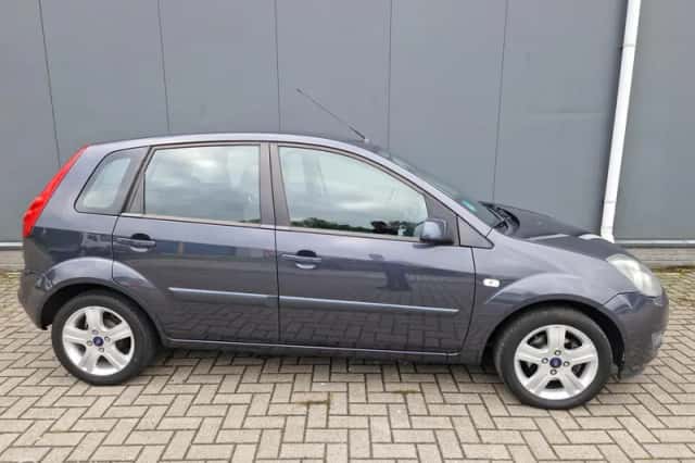 Ford Fiesta (2007) thumbnail 3