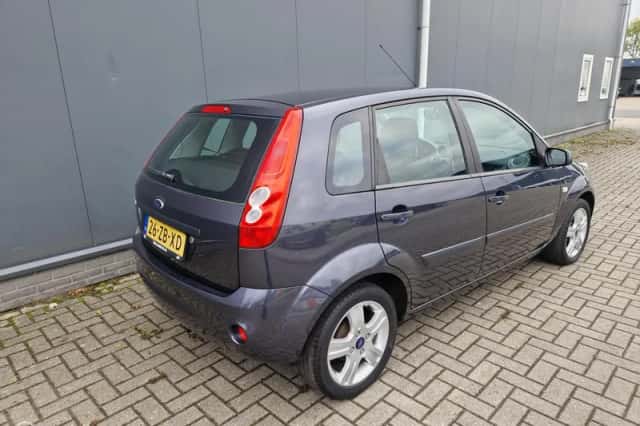 Ford Fiesta (2007) thumbnail 4