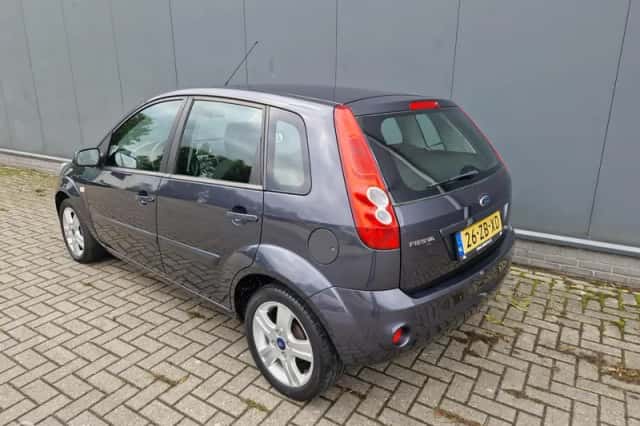 Ford Fiesta (2007) thumbnail 6