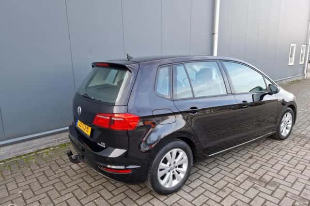 Volkswagen Golf Sportsvan (2016) thumbnail 4