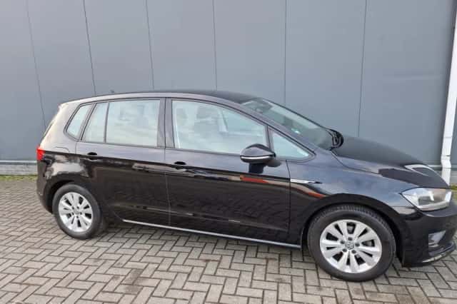 Volkswagen Golf Sportsvan (2016) thumbnail 6