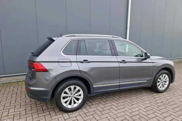 Volkswagen Tiguan (2018) thumbnail 4