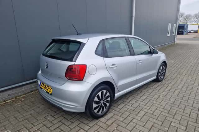 Volkswagen Polo (2016) thumbnail 4