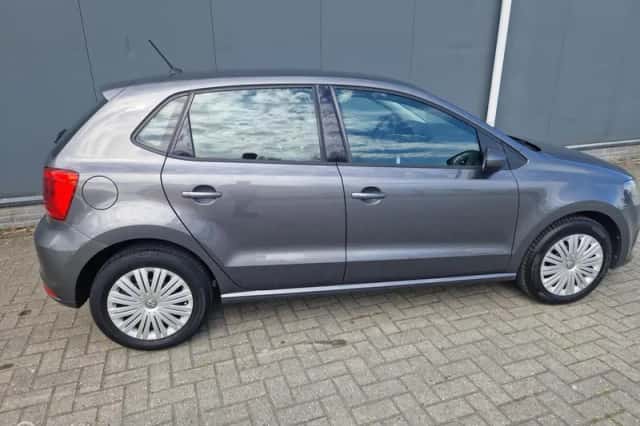 Volkswagen Polo (2017) thumbnail 2