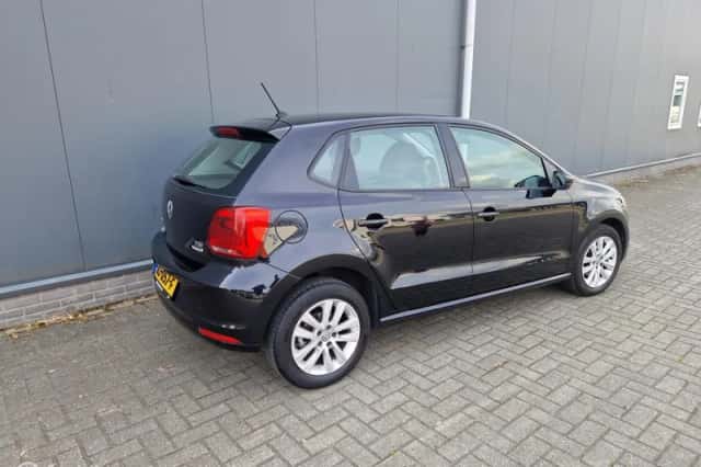 Volkswagen Polo (2016) thumbnail 3