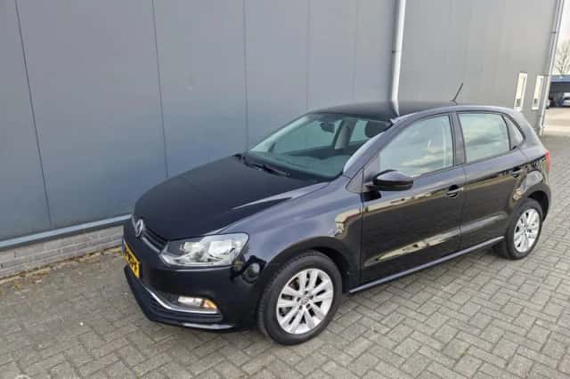 Volkswagen Polo (2016) thumbnail 6