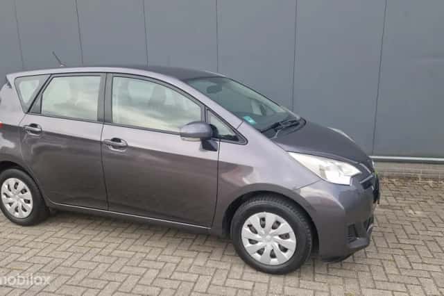 Toyota Verso S (2011) thumbnail 3
