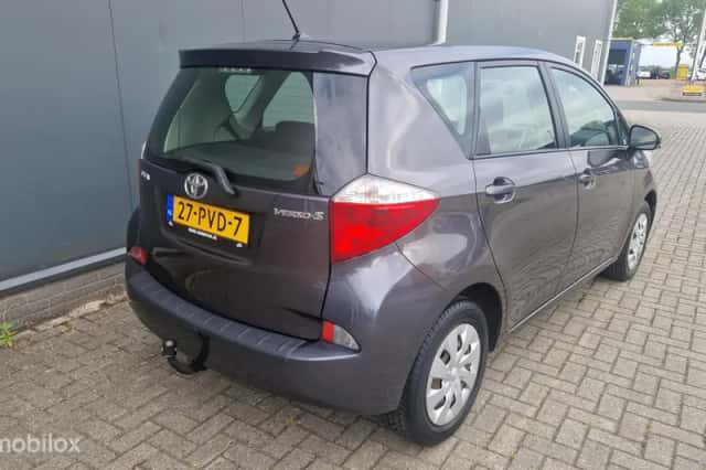 Toyota Verso S (2011) thumbnail 4