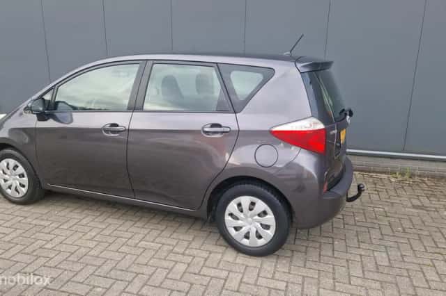 Toyota Verso S (2011) thumbnail 6