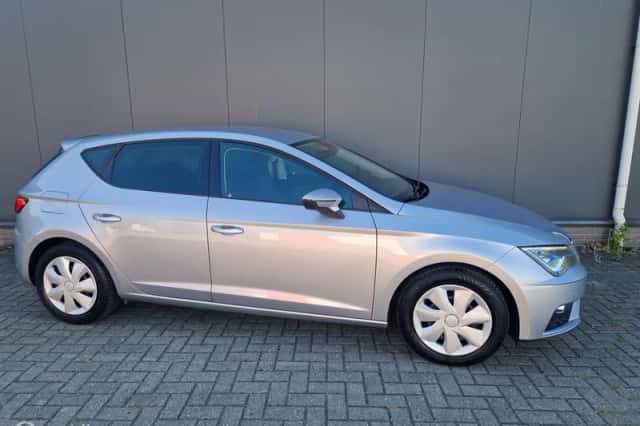 SEAT Leon (2018) thumbnail 2