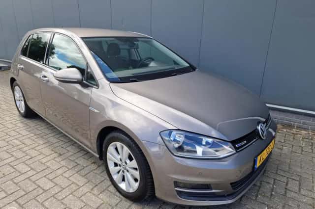 Volkswagen Golf (2016) thumbnail 1