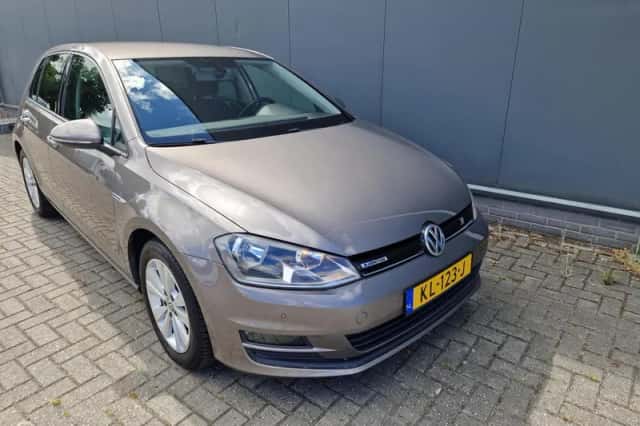 Volkswagen Golf (2016) thumbnail 2