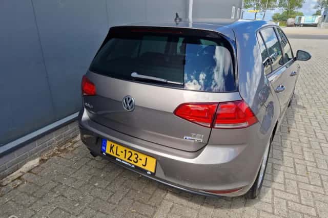 Volkswagen Golf (2016) thumbnail 3
