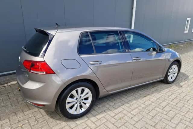 Volkswagen Golf (2016) thumbnail 4