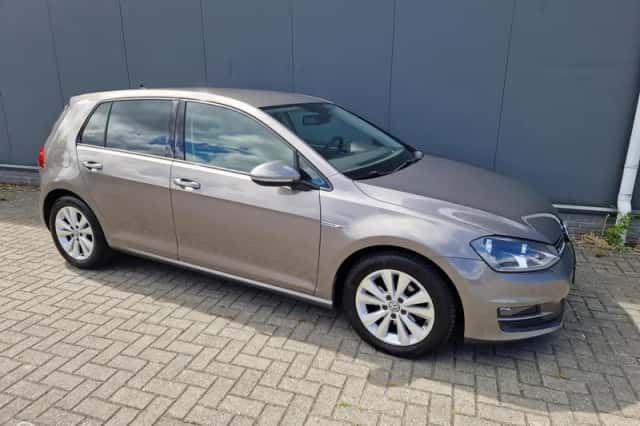 Volkswagen Golf (2016) thumbnail 5
