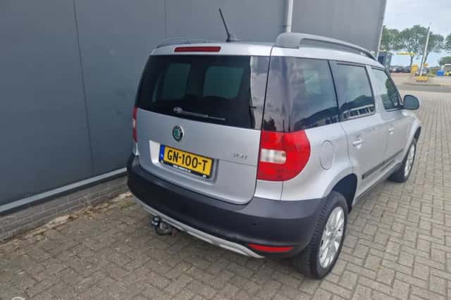 Škoda Yeti (2013) thumbnail 3