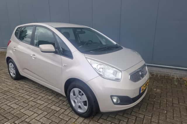 Kia Venga (2012) thumbnail 1