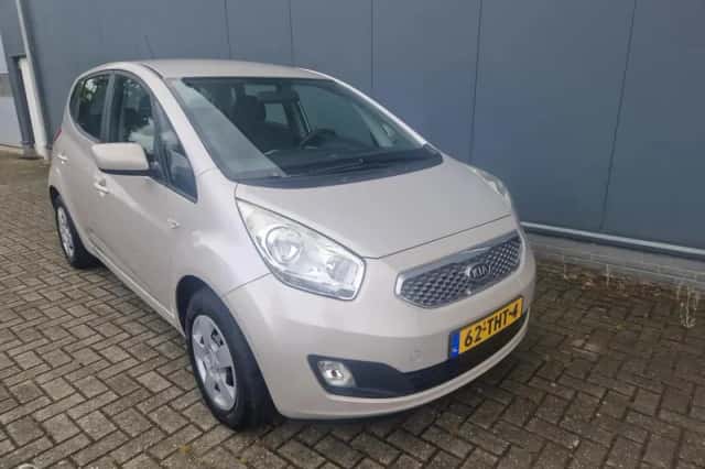 Kia Venga (2012) thumbnail 2