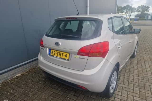 Kia Venga (2012) thumbnail 4