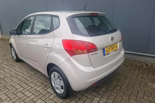 Kia Venga (2012) thumbnail 6