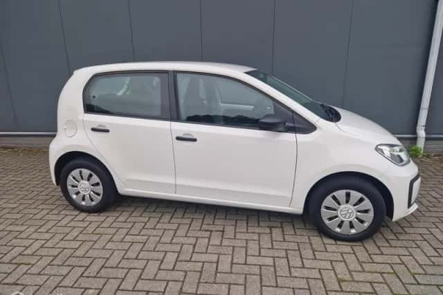 Volkswagen Up! (2017) thumbnail 2