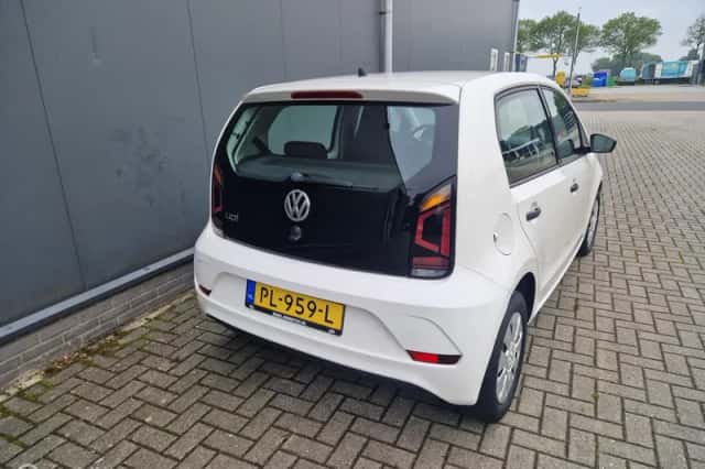 Volkswagen Up! (2017) thumbnail 4
