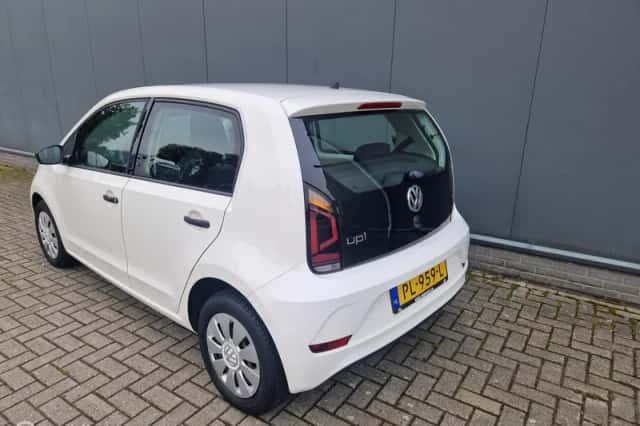 Volkswagen Up! (2017) thumbnail 5