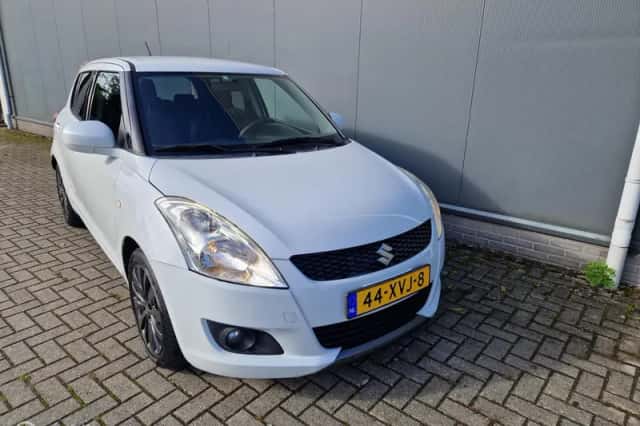 Suzuki Swift (2012) thumbnail 1