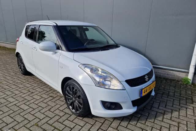 Suzuki Swift (2012) thumbnail 2