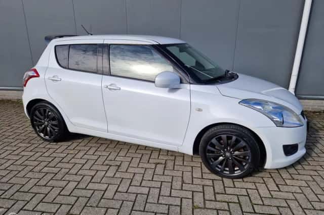 Suzuki Swift (2012) thumbnail 3