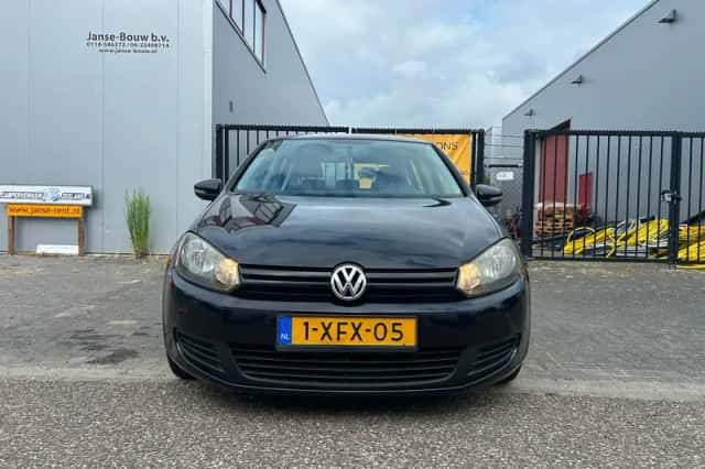 Volkswagen Golf (2009) thumbnail 2
