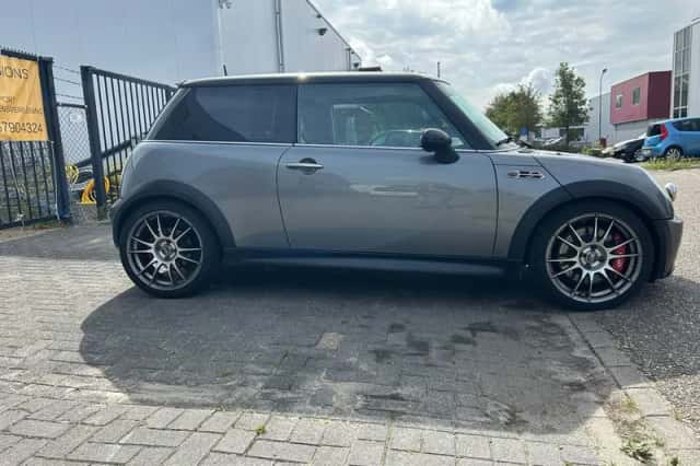 MINI Cooper S (2005) thumbnail 4