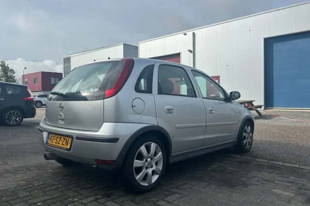Opel Corsa (2006) thumbnail 5