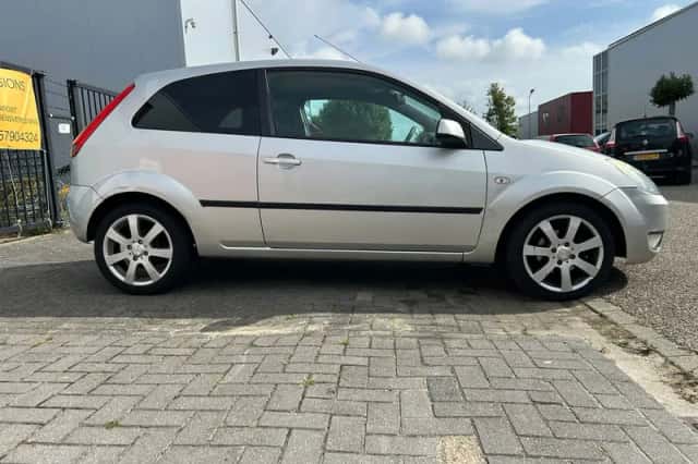 Ford Fiesta (2005) thumbnail 4