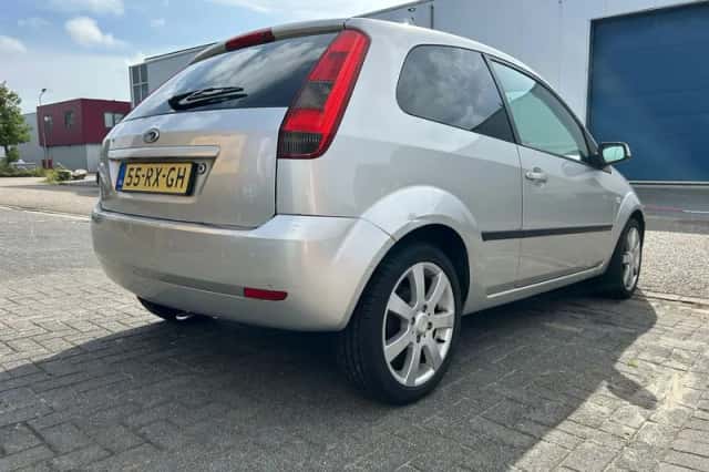 Ford Fiesta (2005) thumbnail 5