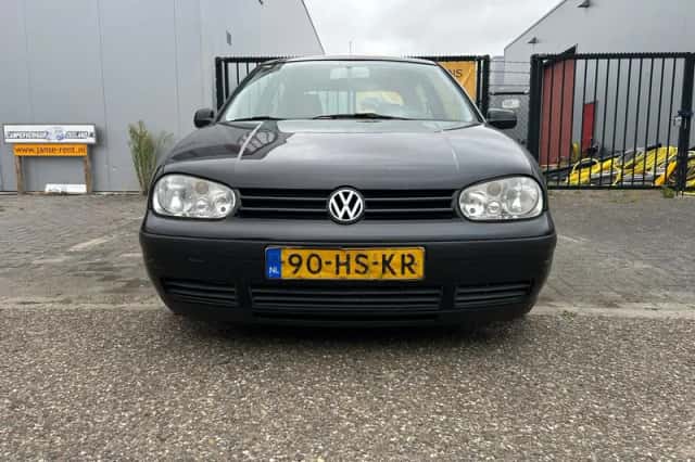 Volkswagen Golf (2001) thumbnail 2