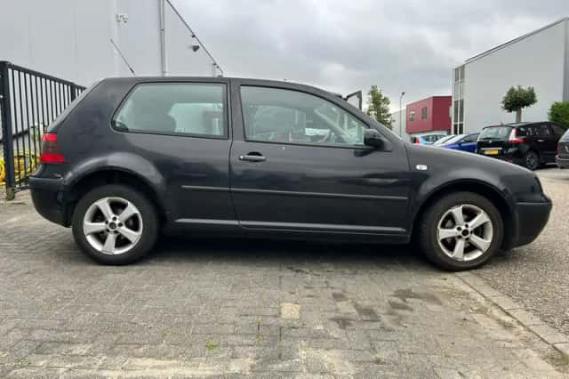 Volkswagen Golf (2001) thumbnail 4