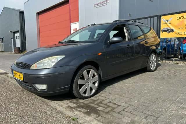 Ford Focus (2004) thumbnail 1