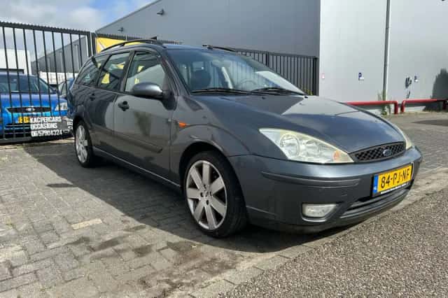 Ford Focus (2004) thumbnail 3