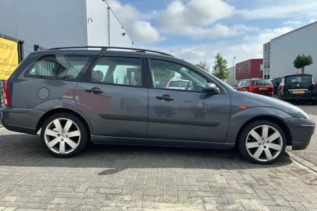 Ford Focus (2004) thumbnail 4